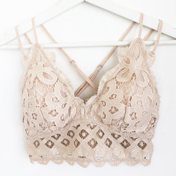 Fabutiq Other - Nude lace boho scalloped bralette